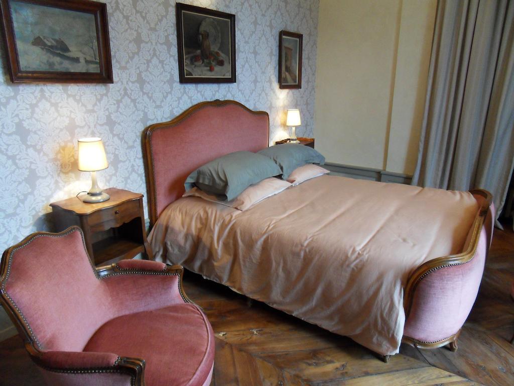 Chateau De Clermont-Saves Bed & Breakfast L'Isle-Jourdain  Room photo