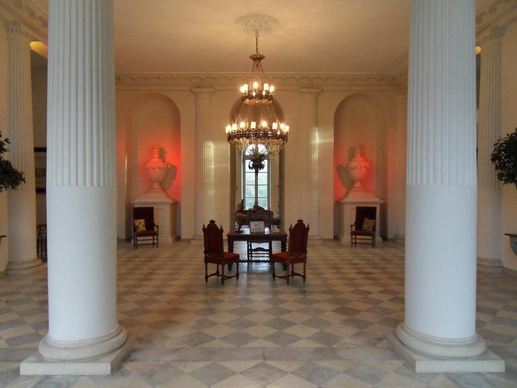 Chateau De Clermont-Saves Bed & Breakfast L'Isle-Jourdain  Exterior photo