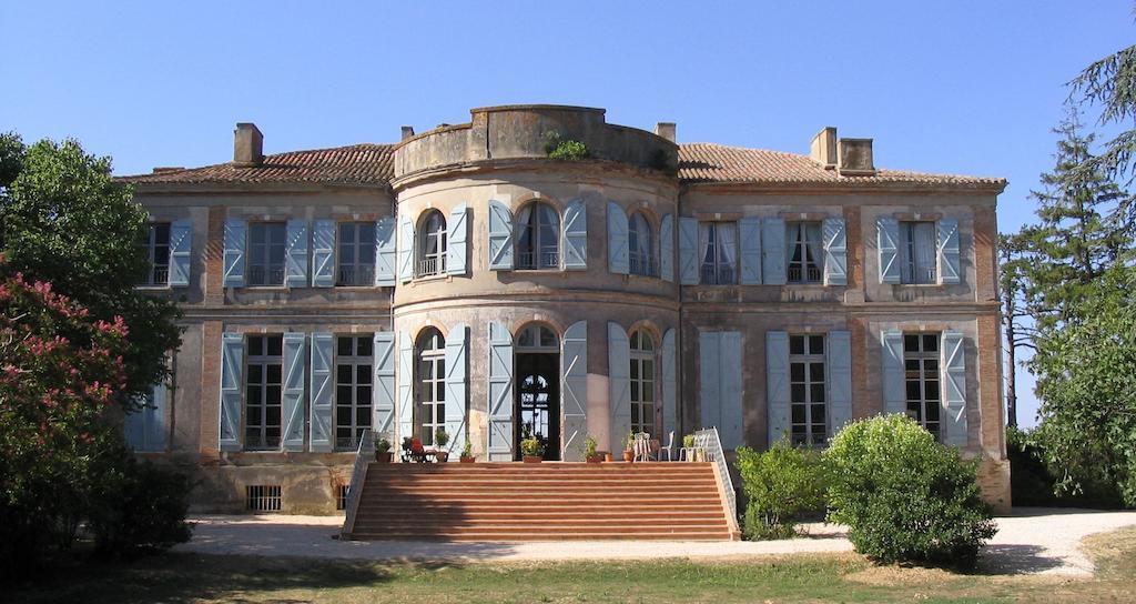 Chateau De Clermont-Saves Bed & Breakfast L'Isle-Jourdain  Exterior photo